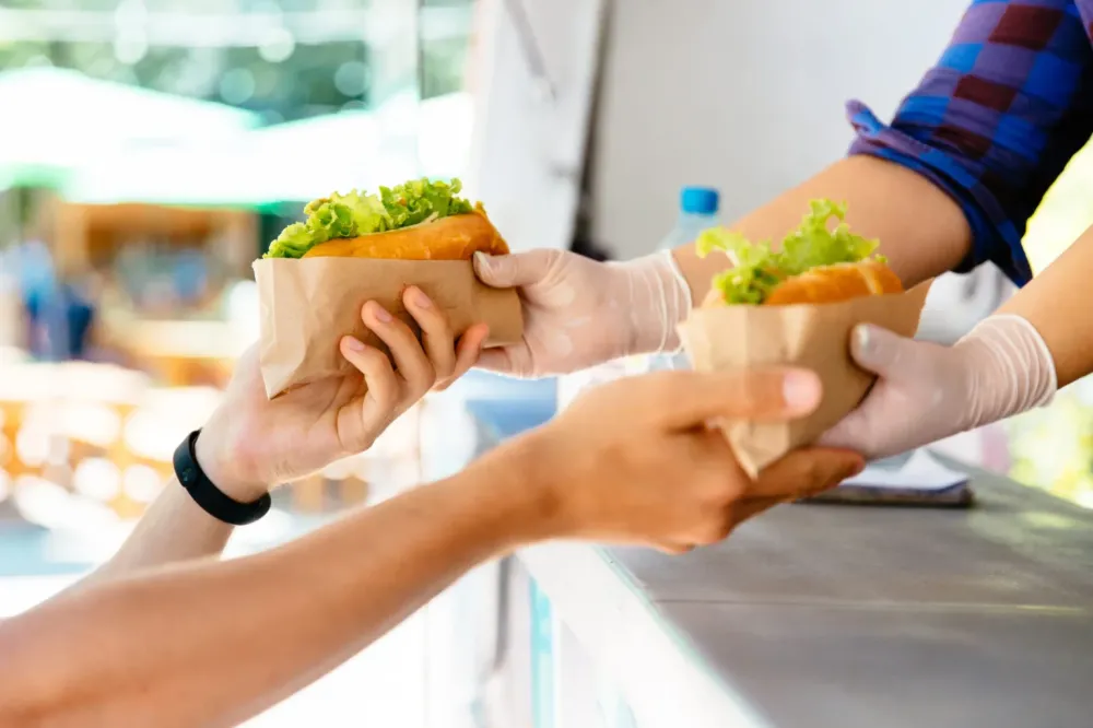 Alimentação fora de casa em Palmas tem primeira queda de preços desde 2023, aponta Naepe